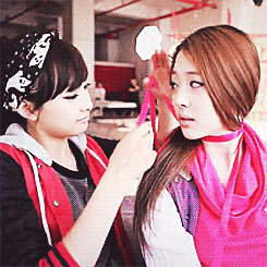 빅토리아언니 나 머리 좀 묶어줘.gif | 인스티즈
