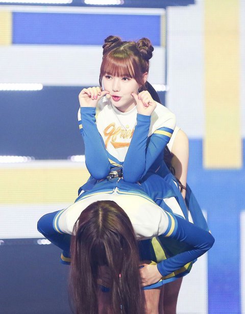 요즘 여자아이돌 사이에서 유행인듯한 머리.jpgif | 인스티즈