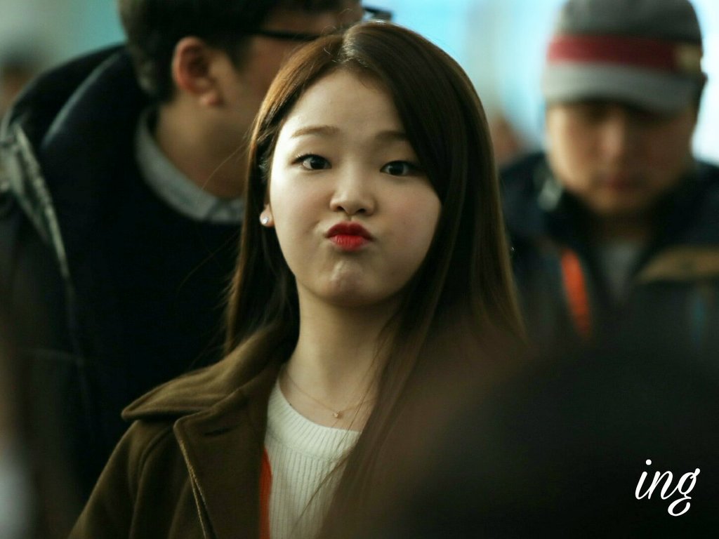 오늘자 오마이걸 인천공항 일본 출국 사진.JPG | 인스티즈