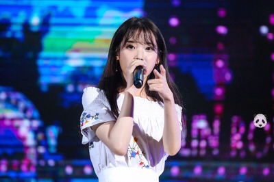 중국에 간 아이유 | 인스티즈