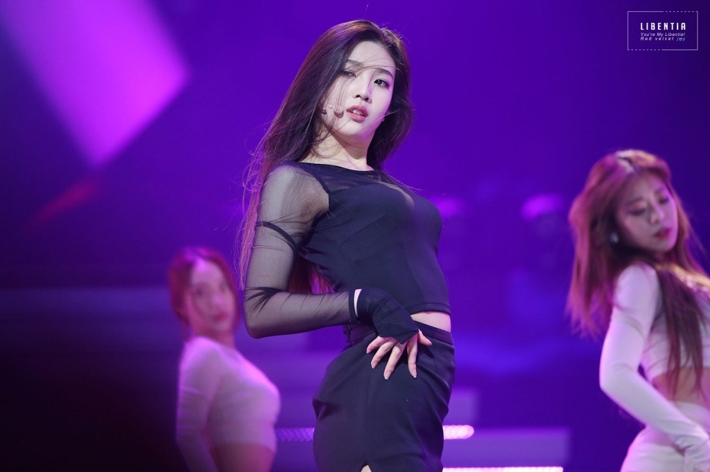 자칭 섹시담당 레드벨벳 조이.jpg | 인스티즈