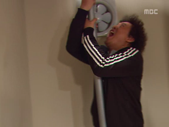 [거침없이하이킥] 준하 게임 캐릭터 죽인 민용이.jpg | 인스티즈