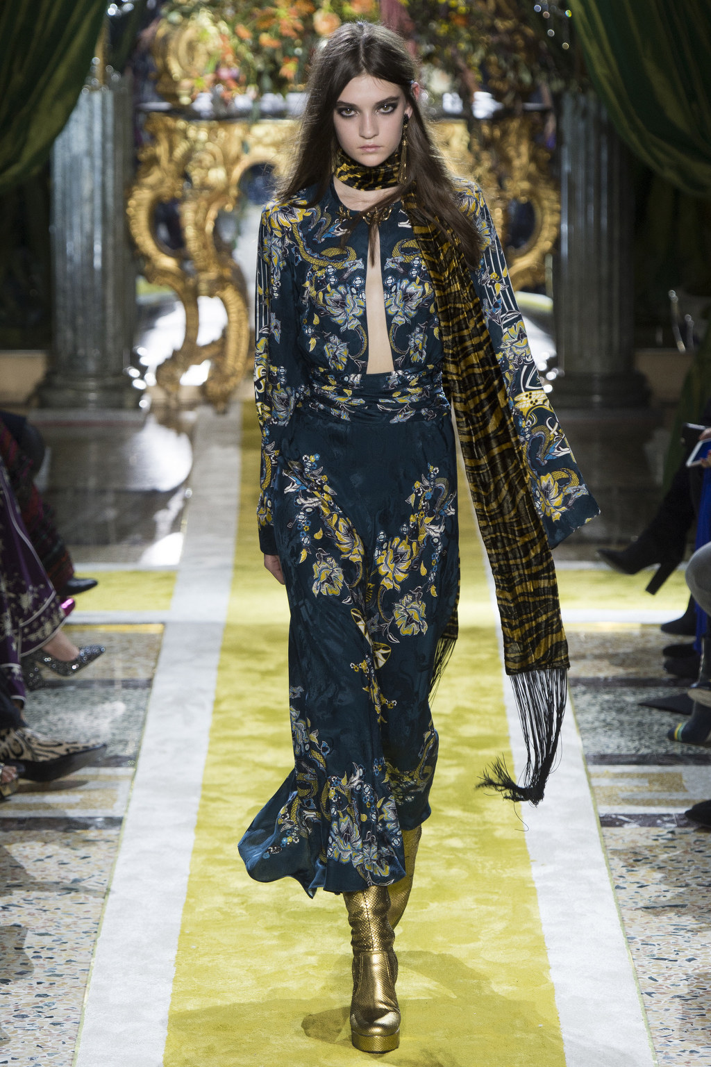 Roberto Cavali 2016 FallWinter RTW Milan | 인스티즈