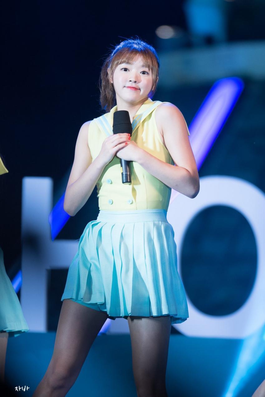 볼이랑 입술이 귀여운 오마이걸 유아 | 인스티즈