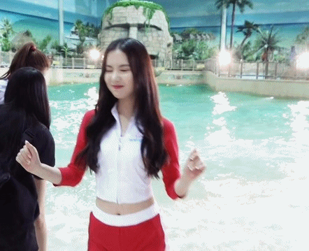 [여자친구] 워터파크 광고 촬영스케치 움짤 몇개.gif | 인스티즈