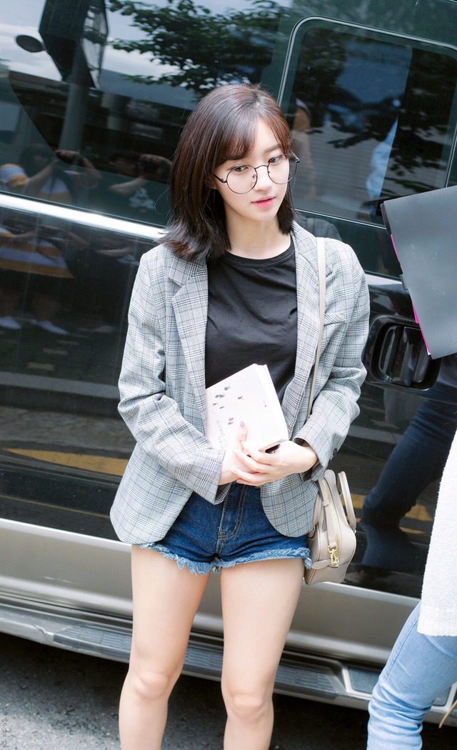 [오마이걸] 오늘은 내가 좋아하는 선수의 생일이라서 비니 | 인스티즈