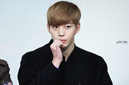 평소와 웃을때 차이가 커보이는 아이돌.jpg | 인스티즈