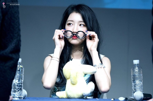 갓세정 보려고 구구단 뮤비 틀었다가 예뻐서 눈에 들어온 애.jpgif | 인스티즈