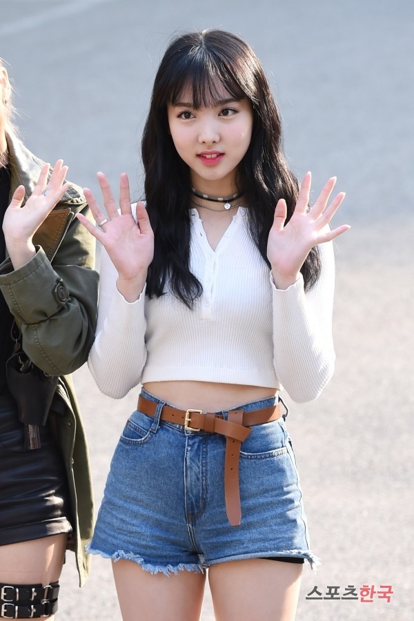 트와이스, 역대급 출근길 코스프레…오드리쯔위라 불러다오! | 인스티즈