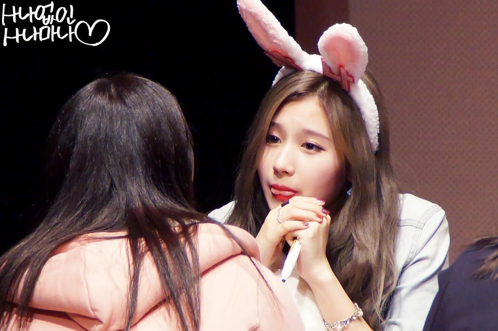 팬들 꿀눈빛으로 녹이는 트와이스 사나.jpg | 인스티즈