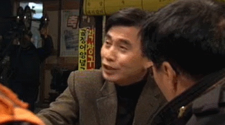 술자리에서 유시민 홍준표 기싸움 ㄷㄷㄷ.gif | 인스티즈