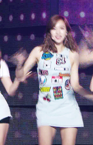 [트와이스] 미모 포텐 제대로 터진 묘이 미나 최근 무대 움짤.gif | 인스티즈