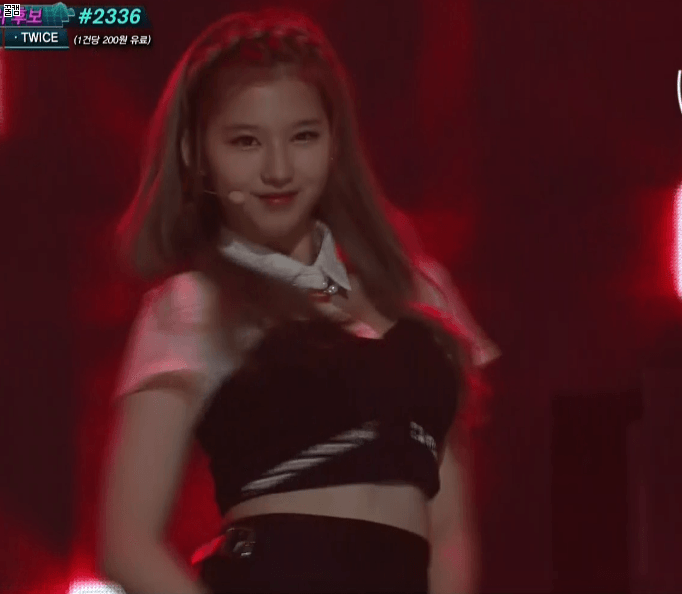 매일 헤어스타일이 바뀌는 트와이스 사나.jpg | 인스티즈