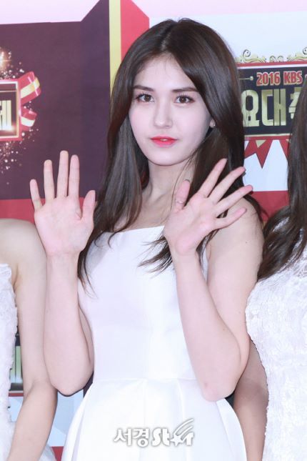 오늘자 레드카펫 아이오아이 | 인스티즈