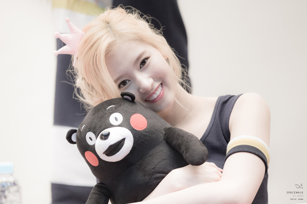 트와이스 금발 사나 | 인스티즈