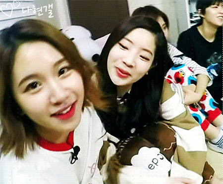 [트와이스] 급식단장님 케어를 담당하고 있는 단원 채영이 | 인스티즈