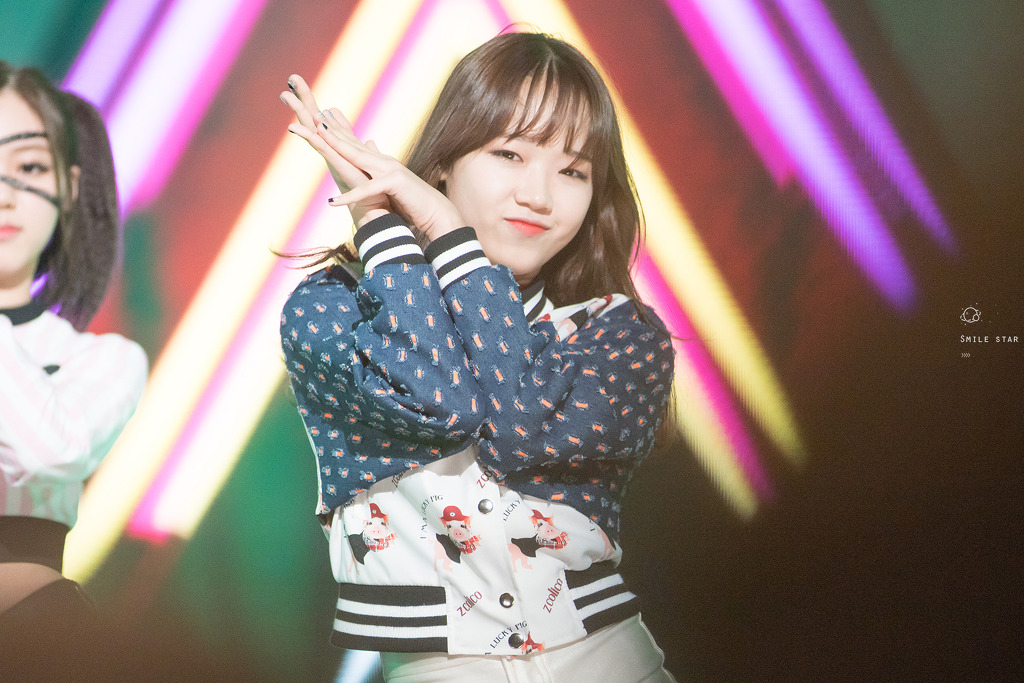 [프로듀스101] 섹시한척 리즈찍는 최유정.jpg (feat. 우리찐) | 인스티즈