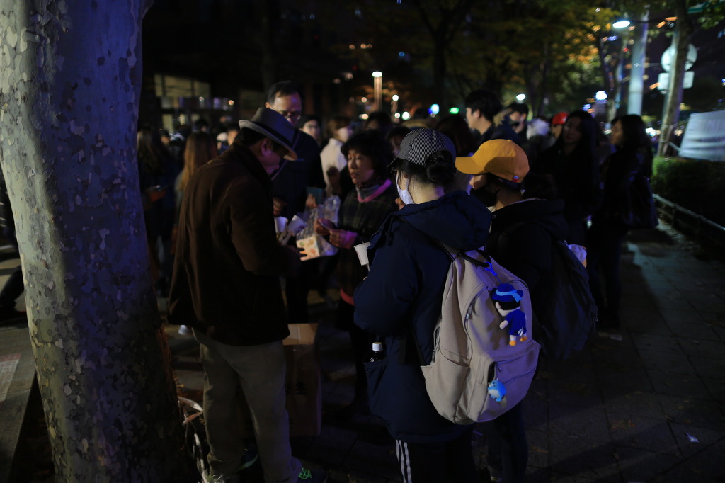 광화문 시위 현장입니다. 못오신분들을 위한 | 인스티즈