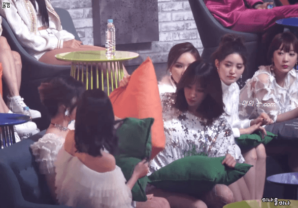 사나 미나 에게 작업거는 하니형.gif | 인스티즈