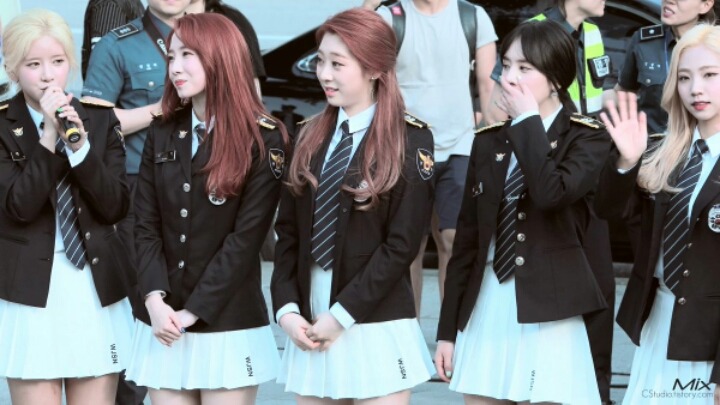 경찰 제복 입은 우주소녀 | 인스티즈