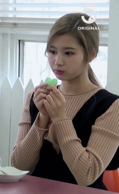 사나 먹방짤.gif | 인스티즈