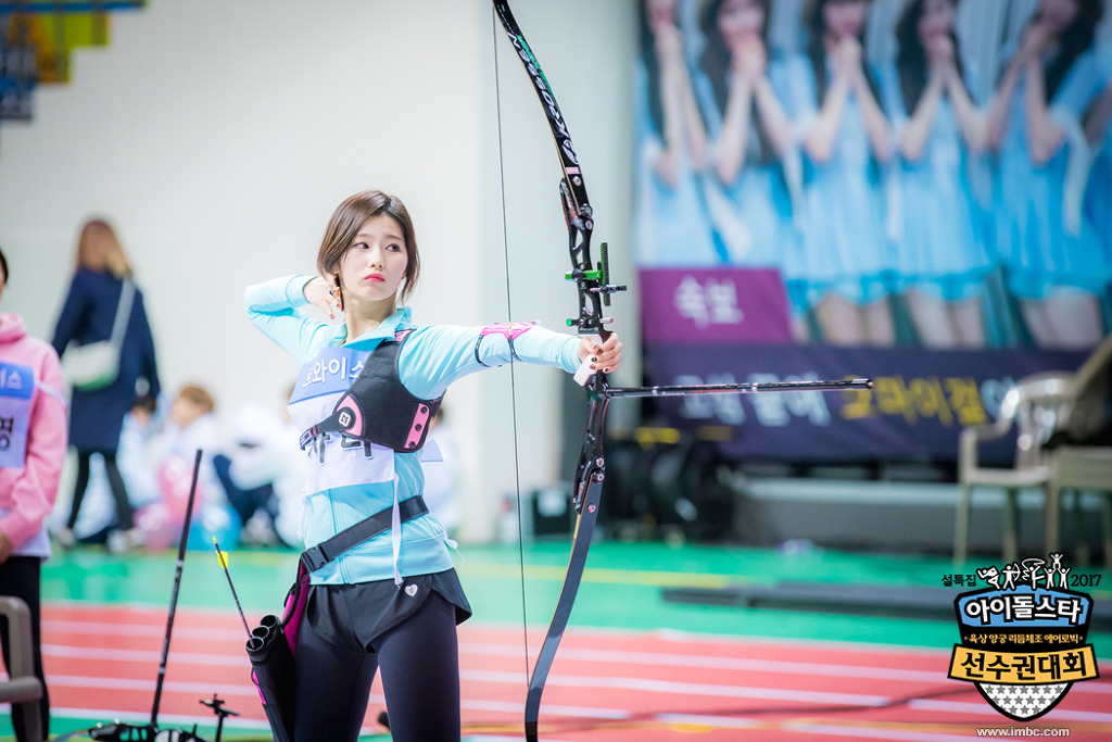 여자 아이돌 양궁 사격 자세.jpg | 인스티즈