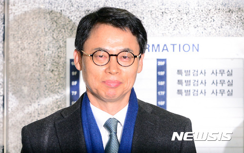 오늘자 출근하는 이규철 특검보 | 인스티즈