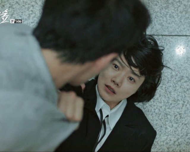 [비밀의숲] 한경위는 눈으로 말한다.gif | 인스티즈