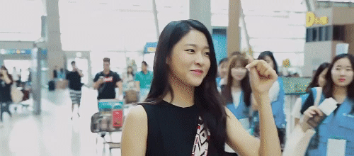 설현을 본 일반인의 반응.gif | 인스티즈