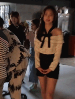 손나은의 어깨라인.jpgif | 인스티즈