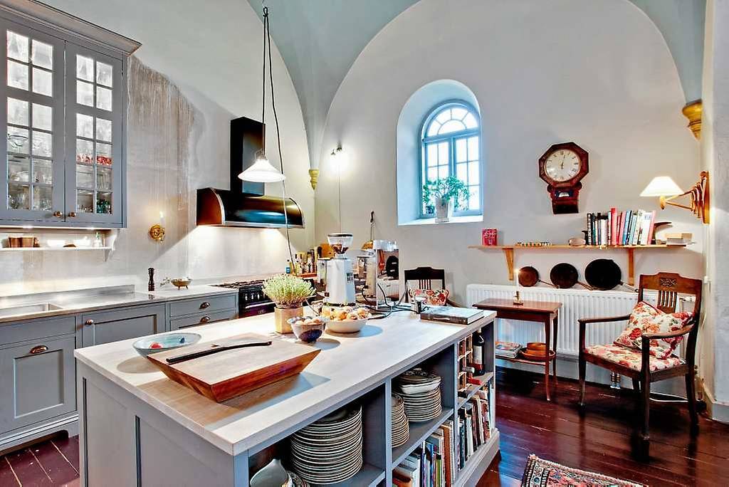 오래된 교회를 매입해 개조한 어느 스웨덴의 가정집 | 인스티즈