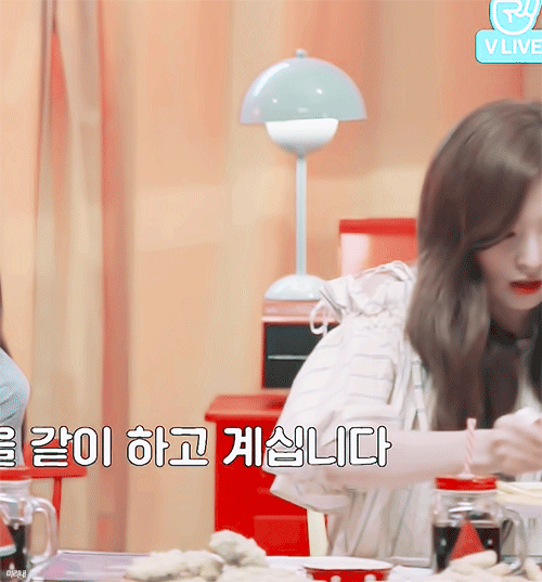 방송에서 계속 먹기만 하는 슬기.gif | 인스티즈
