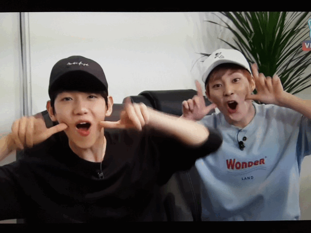 최애 + 짱예들과 함께 하는 삶 vs 그냥 이대로 살기 | 인스티즈