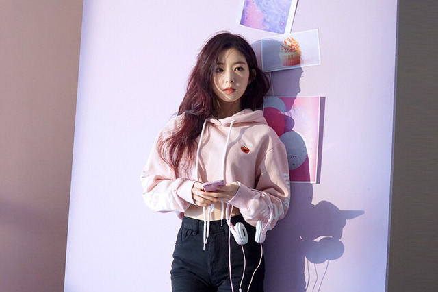 신발 모델 아이린.gif | 인스티즈