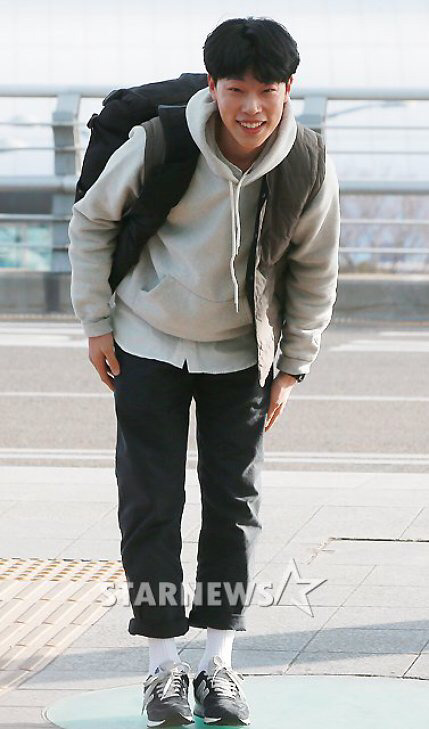 오늘자 류준열 박보검 공항패션 | 인스티즈