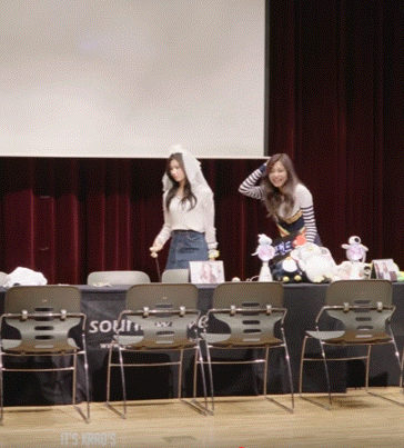 [트와이스] 장난감 가지고 노는 사나.gif | 인스티즈