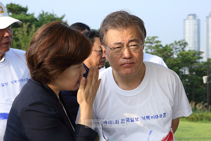 [문재인대통령] 거북이 마라톤 1등은 나의 것.JPG | 인스티즈