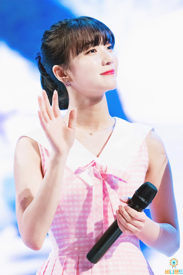 [오마이걸] 오늘은 내가 좋아하는 선수의 생일이라서 비니 | 인스티즈