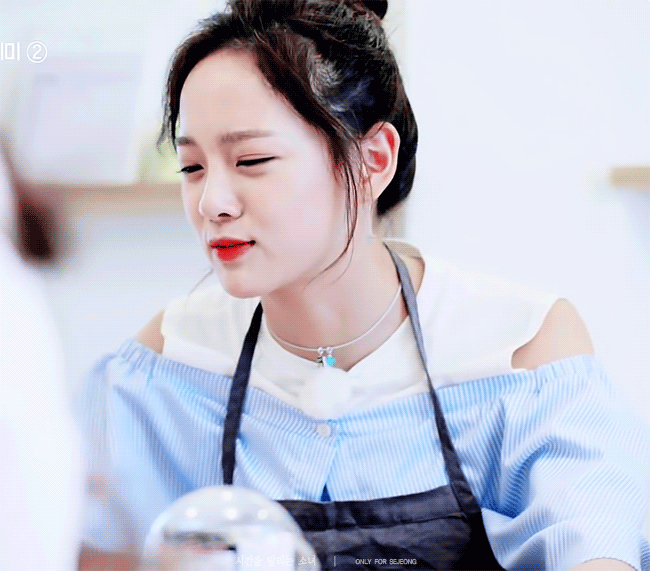 이마에 딱밤 한대 때리고 싶은 아이돌.gif | 인스티즈