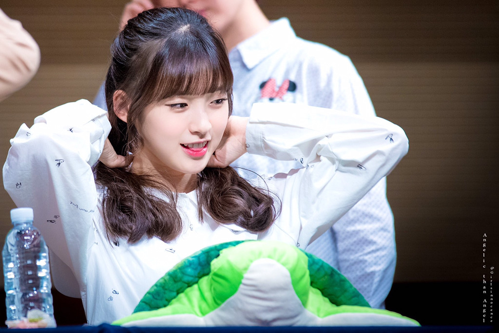 [오마이걸] 비가와서 그런지 몸의 온도가 내려간 것 같아서 아린이 | 인스티즈