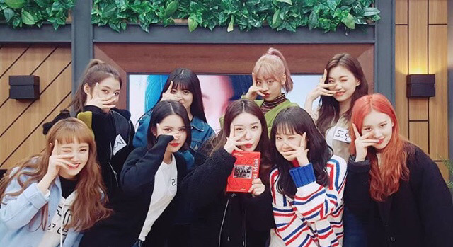 라디오 진행하는 청하.jpg | 인스티즈