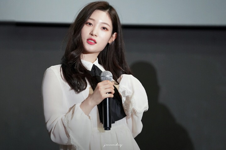 흰 의상이 참 잘어울리는 처자 | 인스티즈