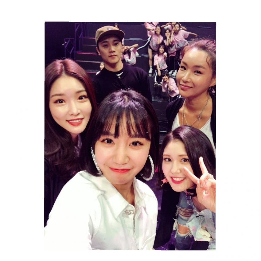 청하와 소미와 프듀 춤 트레이너들 | 인스티즈