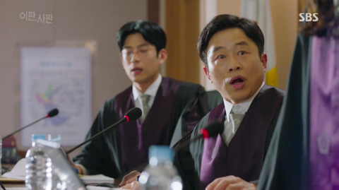 [이판사판] 감정적으로 법정에서 날뛰는 여주 판사 캐릭터.jpg | 인스티즈