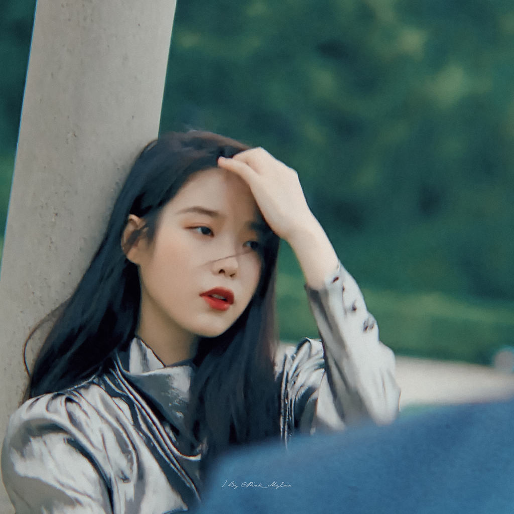 시크한 컨셉의 아이유 화보.JPG | 인스티즈