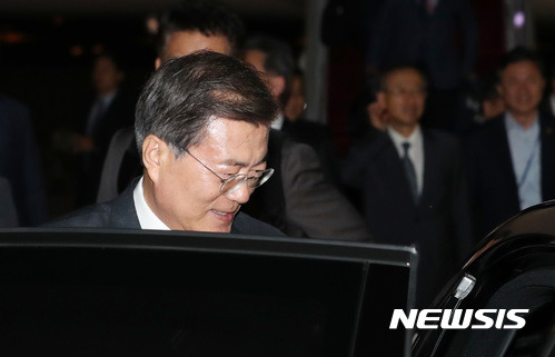 귀국하는 문재인대통령 | 인스티즈