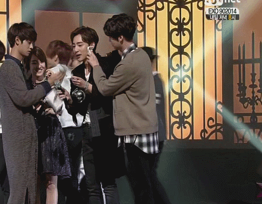 길가다가 전애인 만났을때.gif | 인스티즈