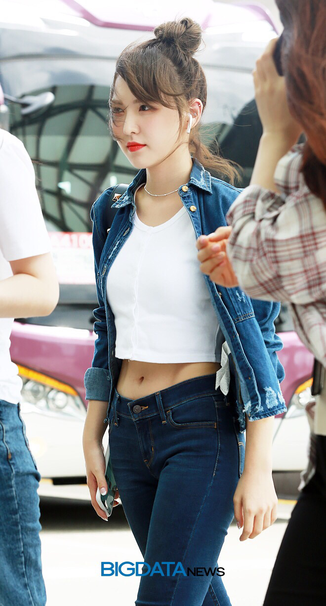 바람 부는 공항의 레드벨벳 웬디.jpg | 인스티즈