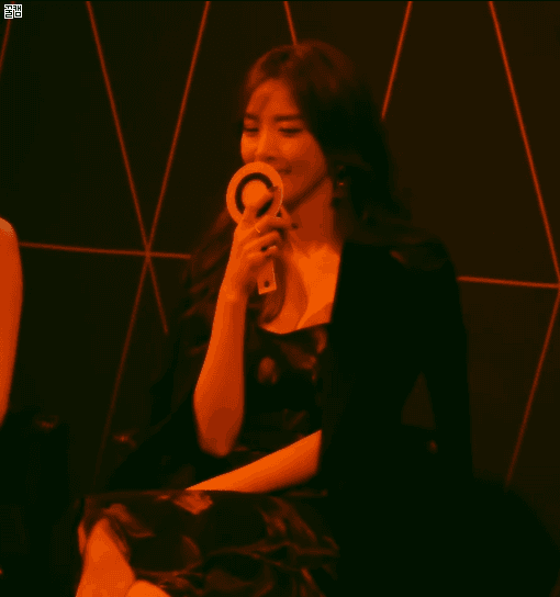 요염한 이청아.gif | 인스티즈
