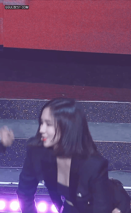 트와이스 연말무대 섹시한 의상이 비슷했던 외국인 3인방 (미나모모쯔위).gif | 인스티즈
